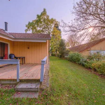 Holiday home Heimeliger Doppelbungalow Mit Terrasse Im Mirow